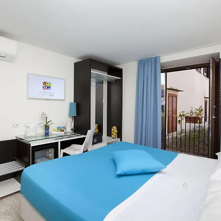 Sorrento Flats-3
