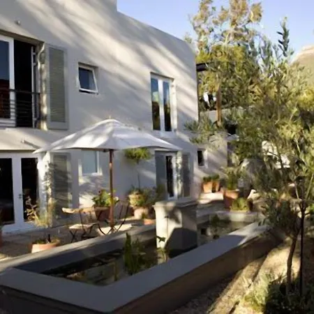 Four Rosmead Boutique Guesthouse-2