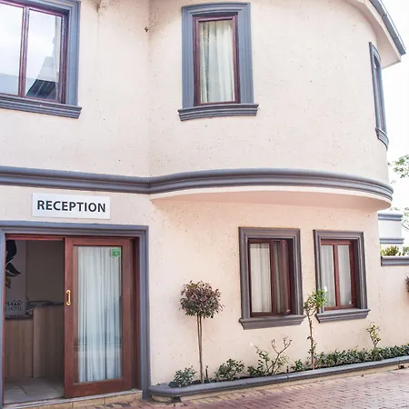 Inn And Out Plus Craighall-2