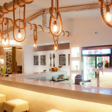 Malibu Boutique Studios & Bungalows-2