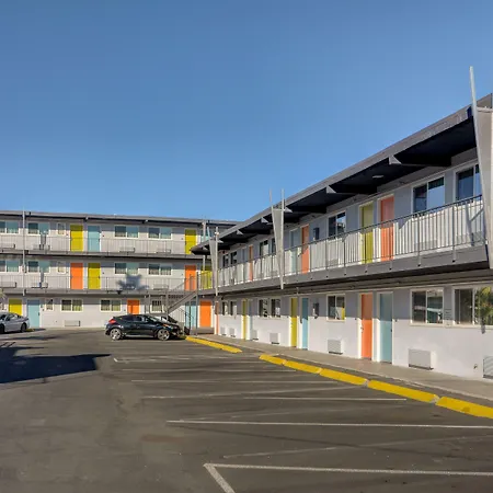 Thunderbird Hotel-2