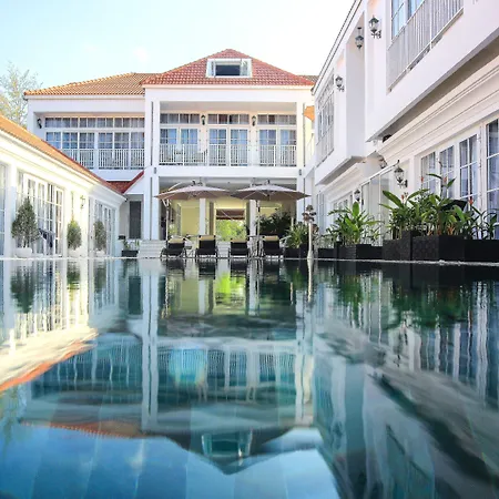 White Boutique Hotel&Residences-2