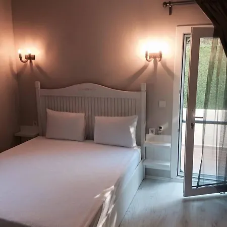 Erythros Boutique Hotel-3