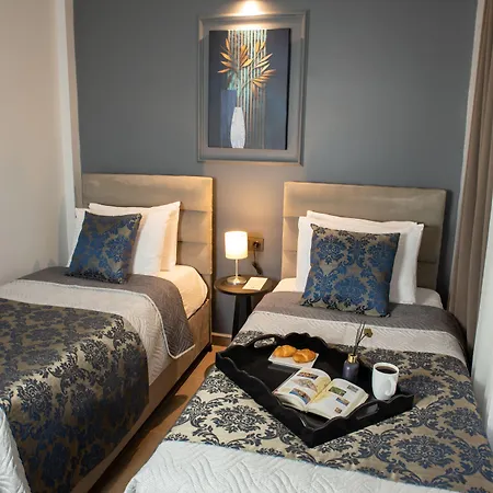 12 Rooms Hotel-3