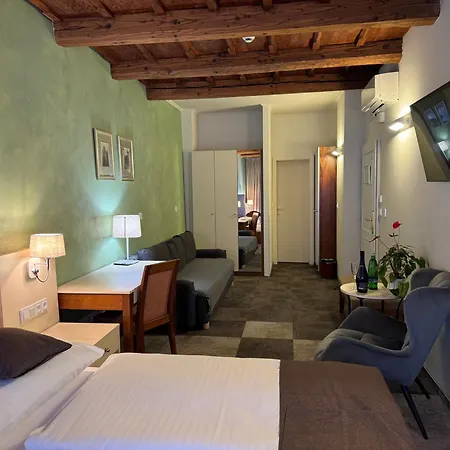 The Golden Wheel Hotel-2