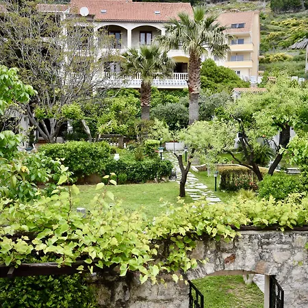 Villa Giardino Heritage Boutique Hotel Bol-3