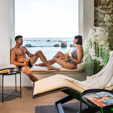 Re Dionisio Luxury Suites-3