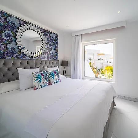 Lani'S Suites De Luxe - Adults Only-2