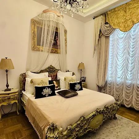 Conacul Coroanei Luxury Boutique Hotel-2