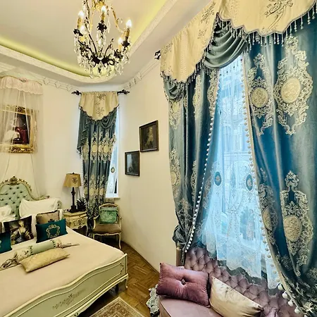 Conacul Coroanei Luxury Boutique-2