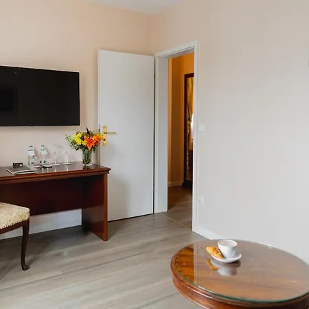 Hotel Weisses Haus-3