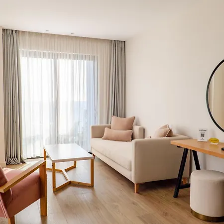 Glow Boutique Hotel & Suites-3