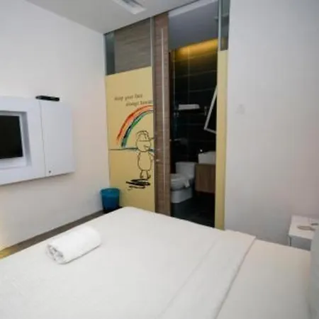 Zoom Inn Boutique Hotel By Ardens - Danga Bay-3