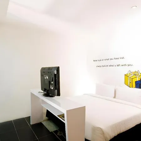 Zoom Inn Boutique Hotel By Ardens - Danga Bay-2