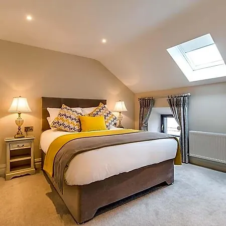 Kingston'S Townhouse-2