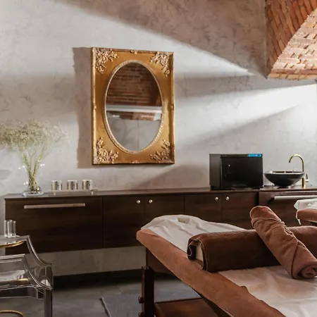 Queen Boutique Hotel-2