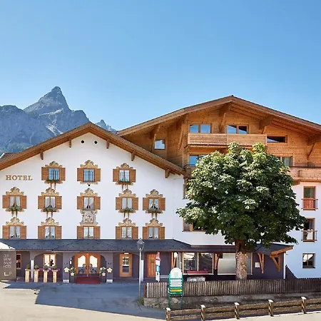 Der Gruene Baum Mountain Boutique Hotel-3