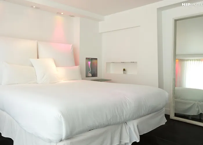 1K Paris Hotel