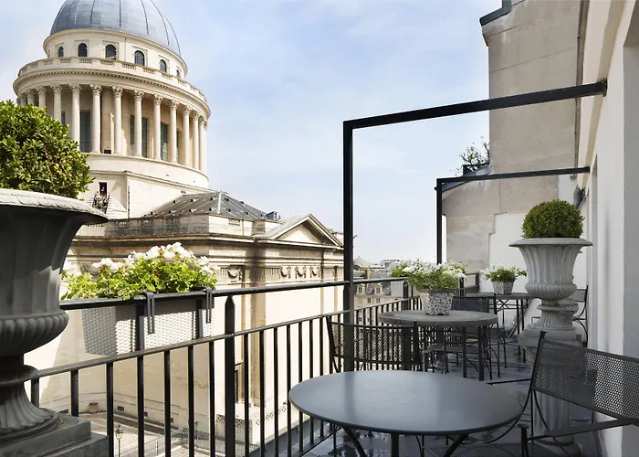 Hotel Des Grands Hommes Paris