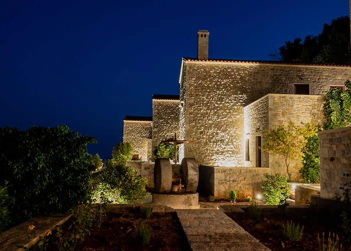 Manifest Boutique Hotel Oitylo