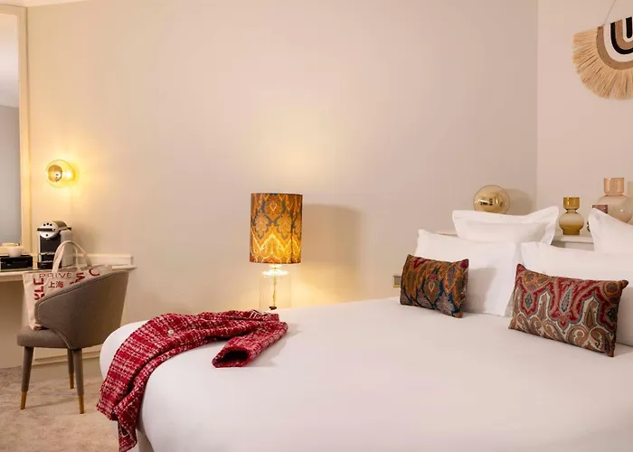 Hotel De Banville Paris