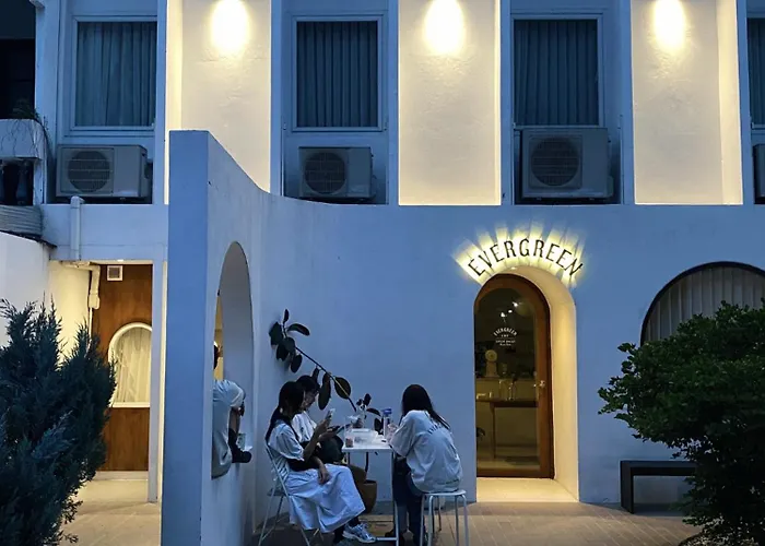 Evergreen Cafe And Hotel Chiang Mai