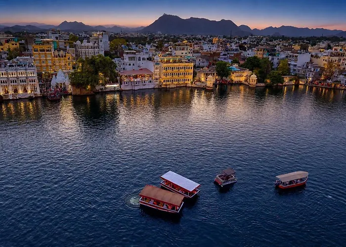 Sarovar - Lake Facing Boutique Hotel On Lake Pichola Udaipur