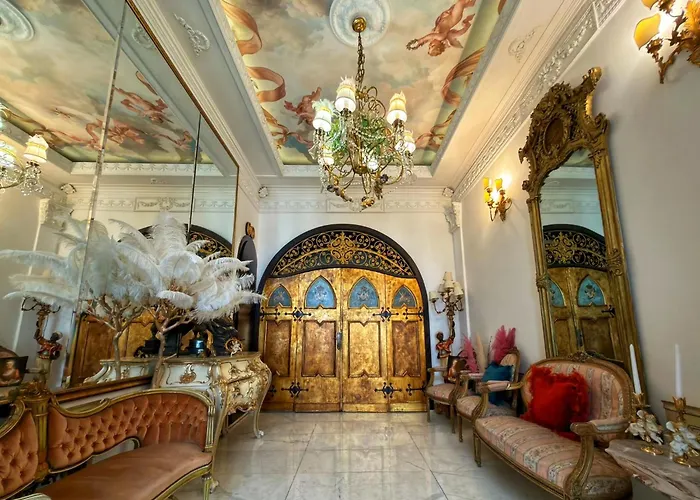 Conacul Coroanei Luxury Boutique Hotel Bucharest
